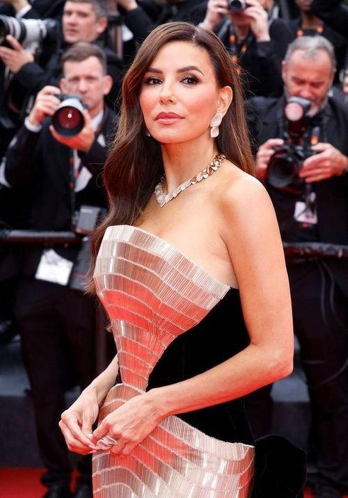 女明星露下部,女明星意外露下部，引发网友热议