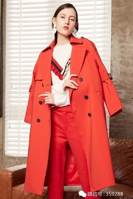 红色衣服女网红是谁,红衣女网红是谁？她的魅力与影响力