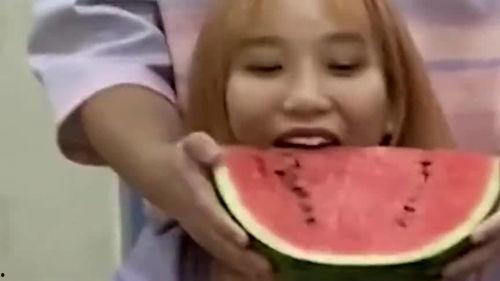 情侣之间吃瓜案例视频,情侣吃瓜视频揭秘恋爱中的那些事