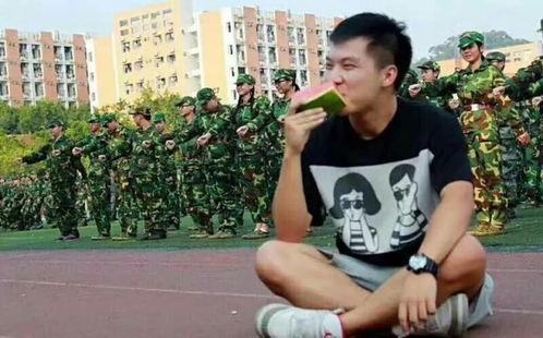 反差婊吃瓜军训