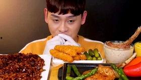 网红吃冰淇淋炸鸡视频