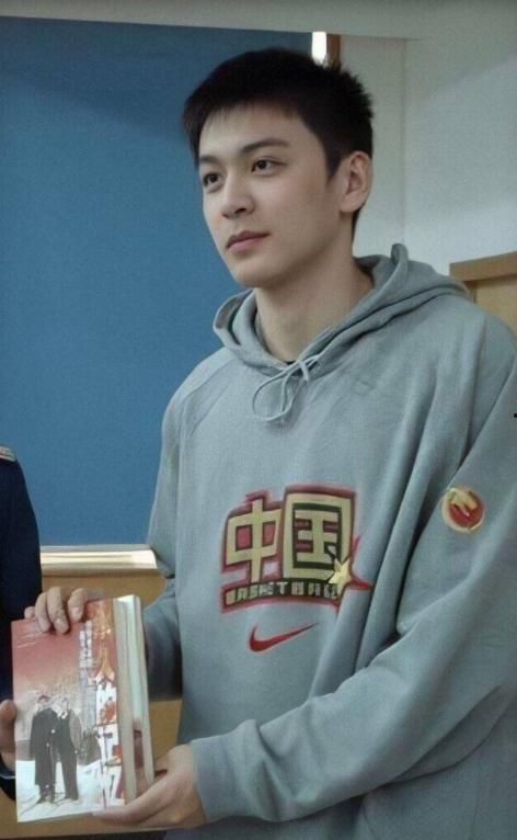 明星帅哥哭了,揭秘明星帅哥感人落泪瞬间