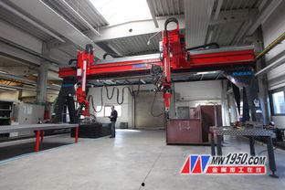 明星接机加工,粉丝热情高涨，星光熠熠引关注